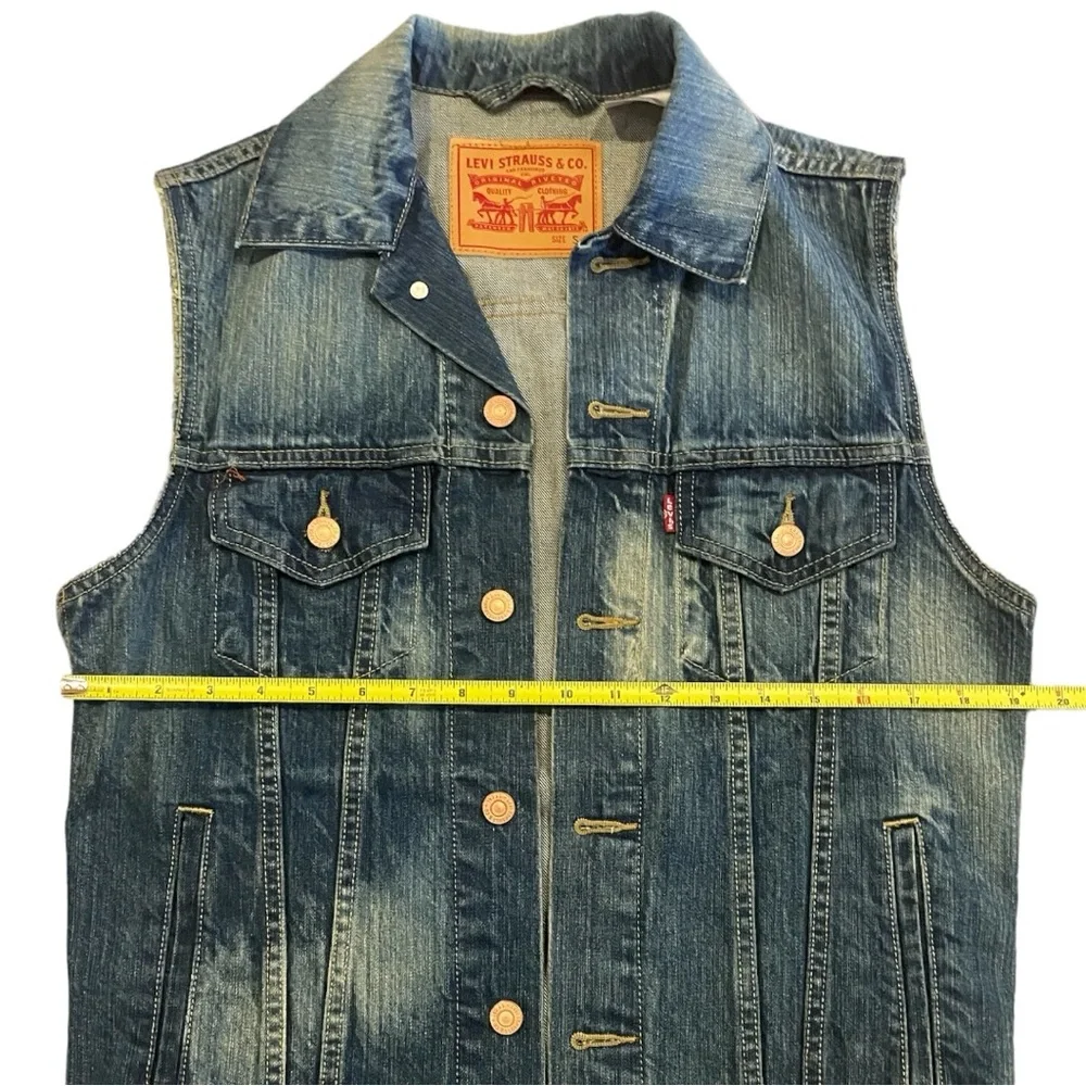 Levi’s Distressed Denim Vest - Picture 5 of 6